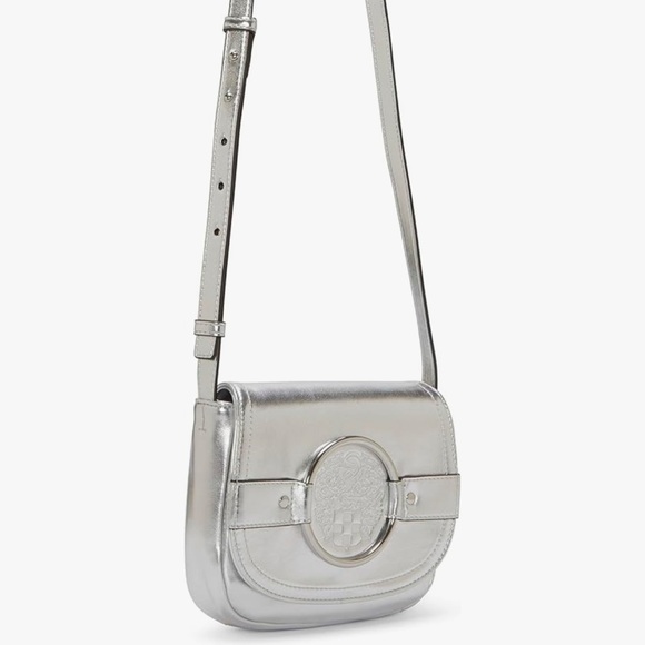 NWT VINCE CAMUTO METALLIC SILVER CROSSBODY retails $88.00 - Picture 8 of 9